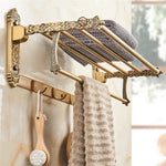 accessoires salle bain doré ornements sculptés finition brillante antique élégant porte serviettes savon toilette