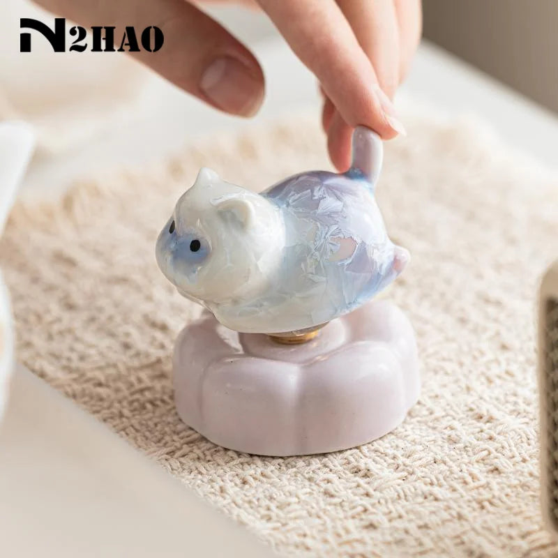 figurine chat résine blanc bleu rose vert artisanale moderne décoration maison collection cadeau
