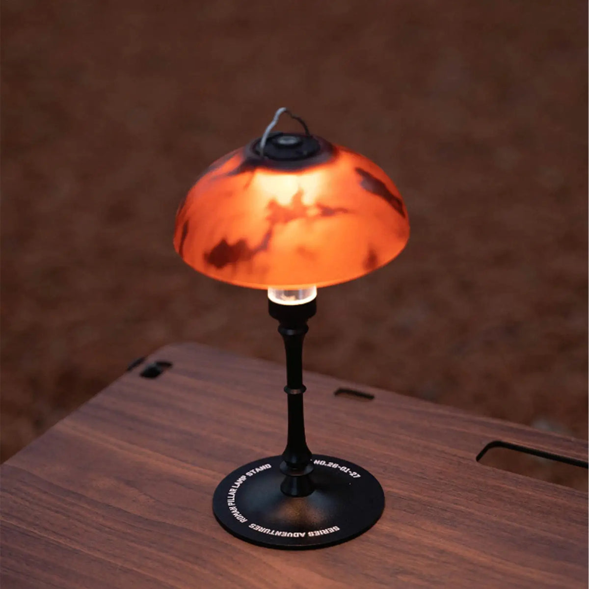 lampe table moderne argent noir abat jour vis fixation base solideextérieur