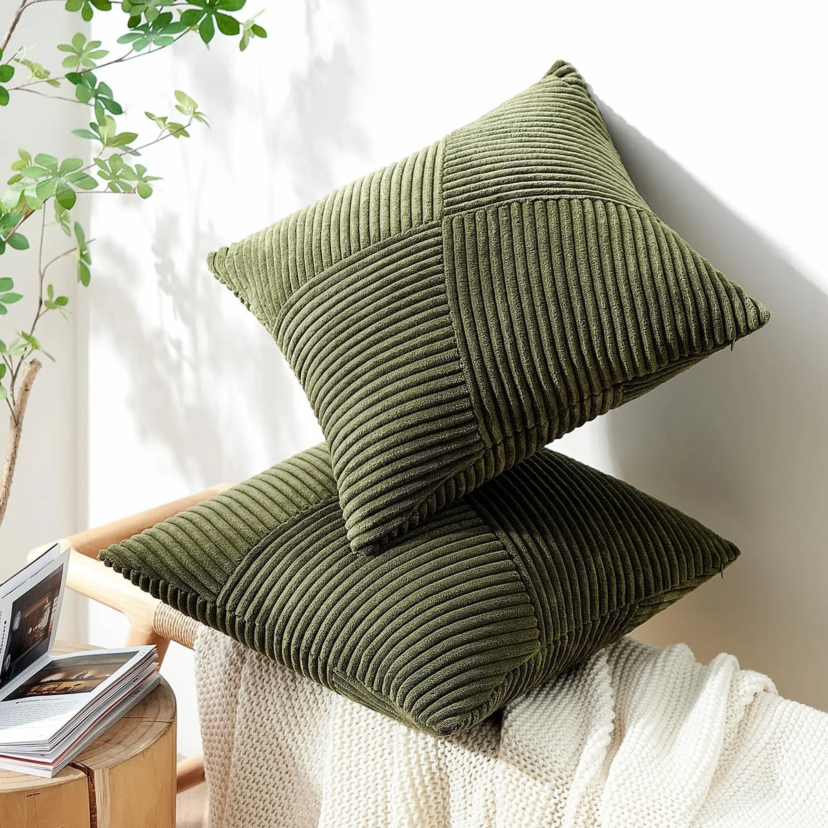 ensemble coussin décoratif vert olive rayures horizontales moderne velours côtelé patchwork canapé
