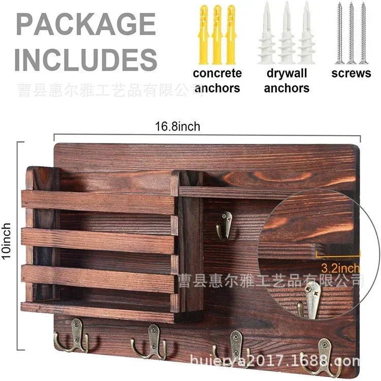 Boîte porte-clés installée dans une entrée avec décoration rustique