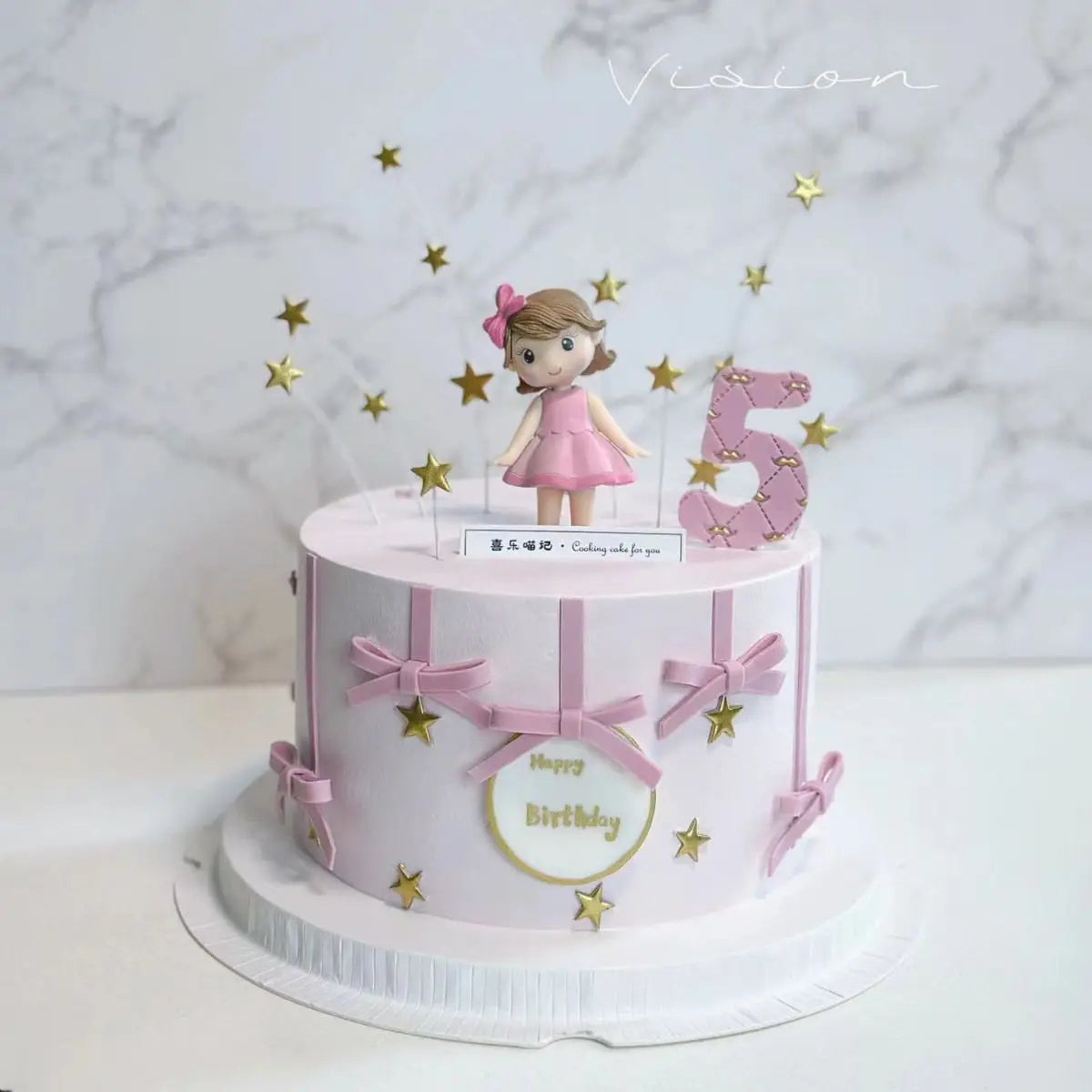 décoration gâteau anniversaire fille figurines animées résine rubans étoiles dorées lettres fleurs festives