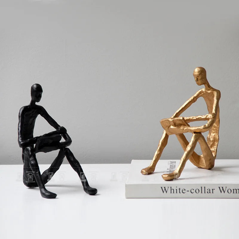 statuette moderne minimaliste or noir texture rugueuse stylisée acrobatie décoration pièce ornement figure