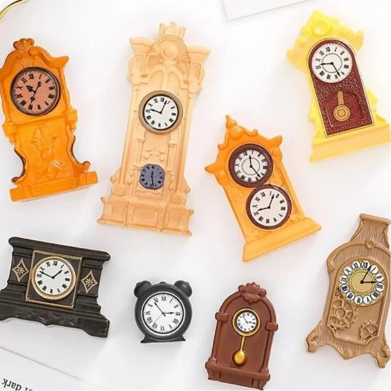 horloges décoratives vintage résine orange marron noir jaune détails sculptés miniature française
