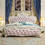 lit double rustique européen tufté blanc rose pâle ornements sculptés moderne chambre coucher