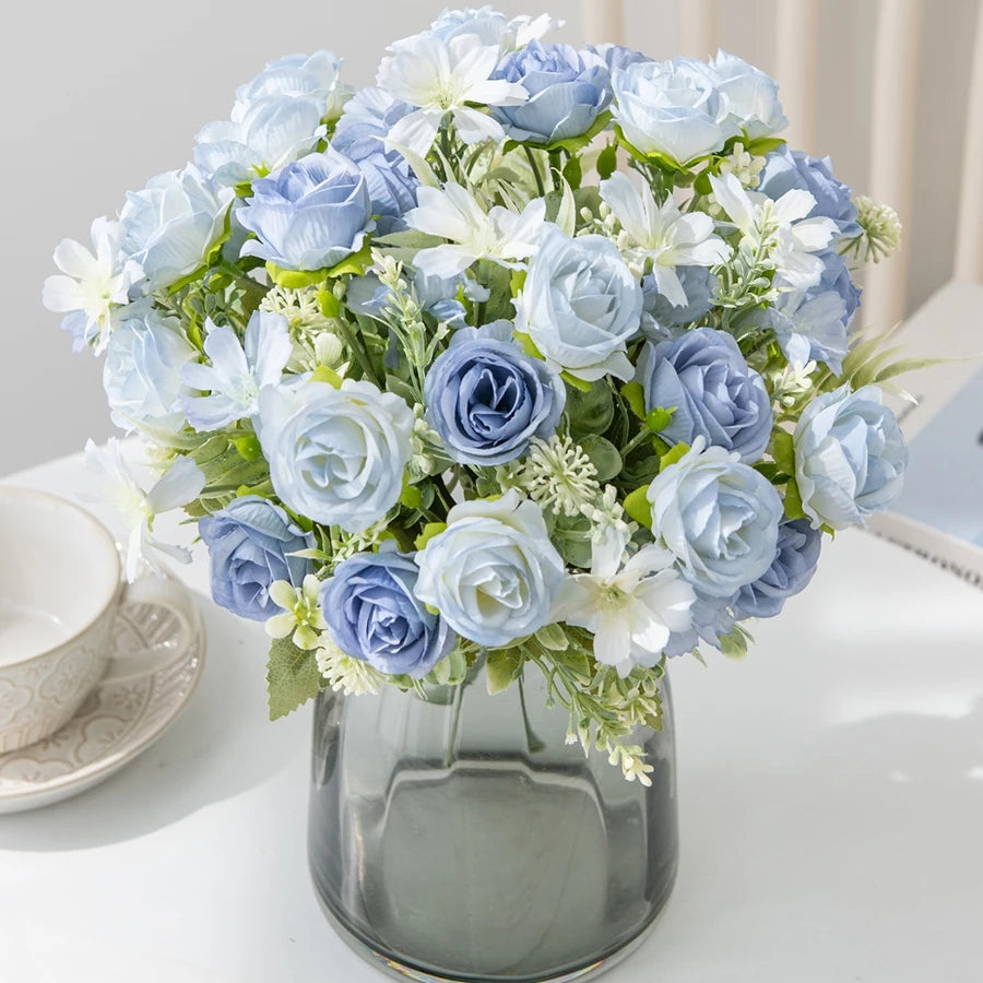 décoration extérieure moderne bouquet fleurs artificielles roses blanches bleues mariage anniversaire baby shower