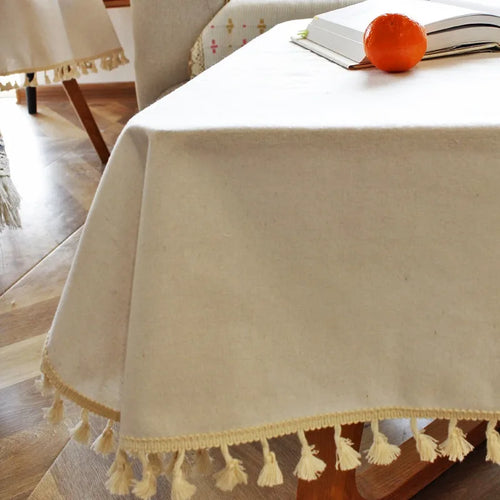 nappe beige clair classique bordure dentelle franges blanches table salon manger légèrement texturée polyester