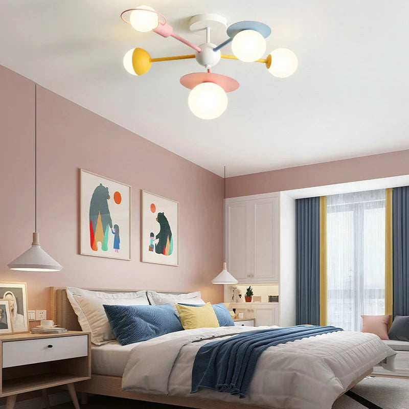 lampe suspension rose jaune bleu sphères translucides moderne minimaliste lumière blanche