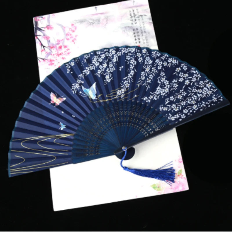 éventail pliant fleurs cerisier papillons art japonais traditionnel tassel couleur bleu rose