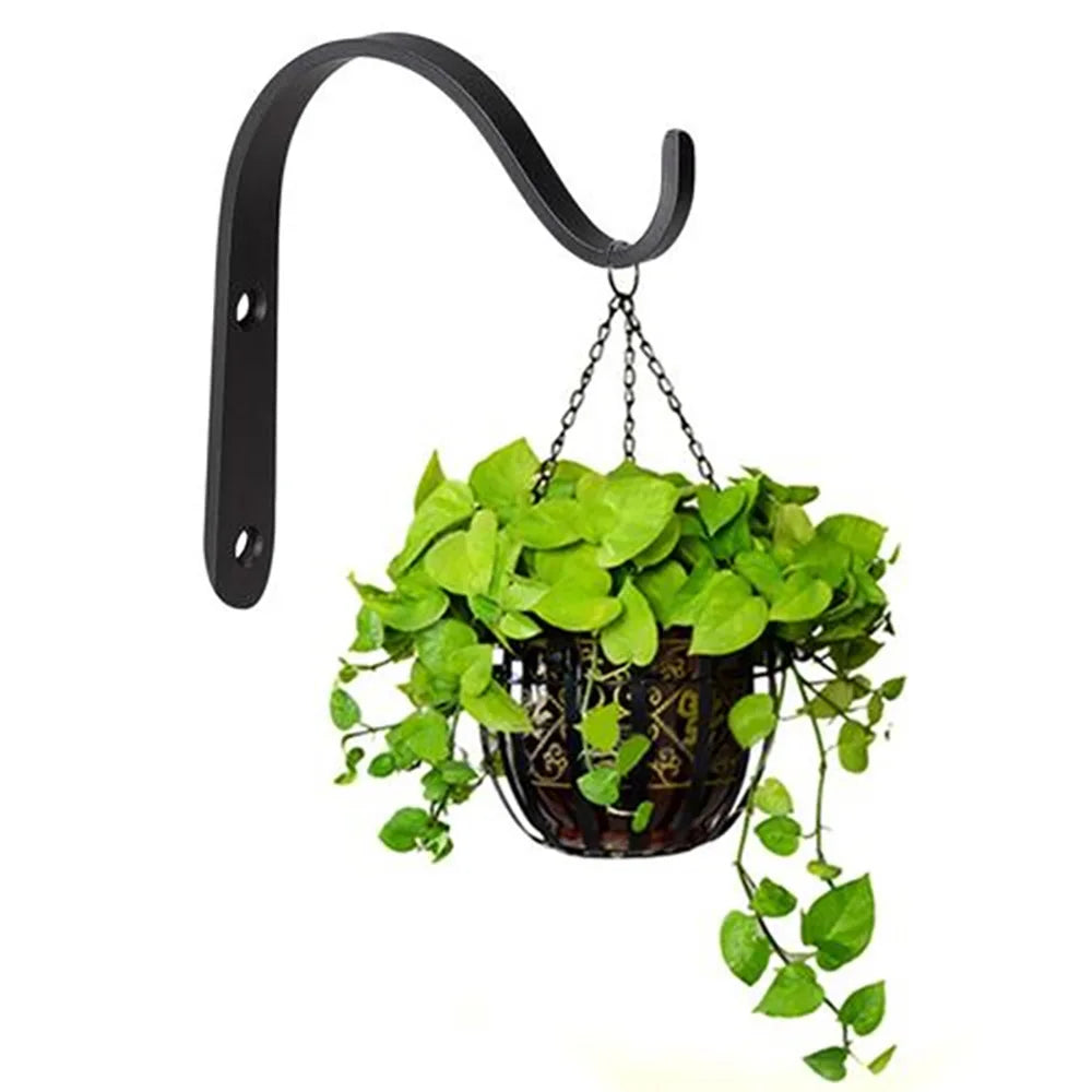 supports muraux industriels crochets métal noir fixations murales plantes suspendues lanternes noires pots fleurs