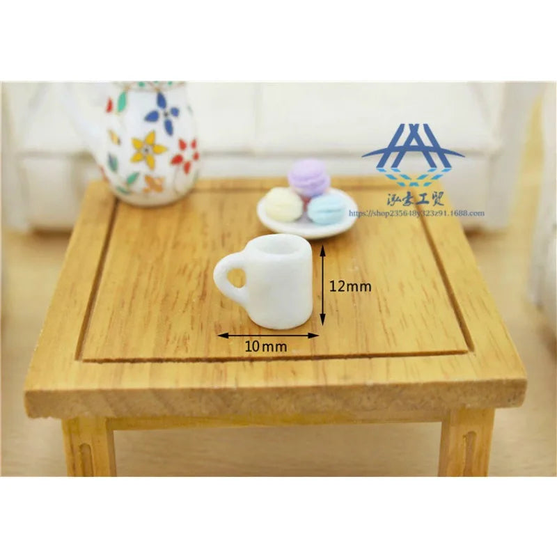 miniatures théière tasse plateau macarons fleurs colorées deco classique blanc