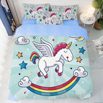 Housse de couette licorne colorée sur un lit d'enfant