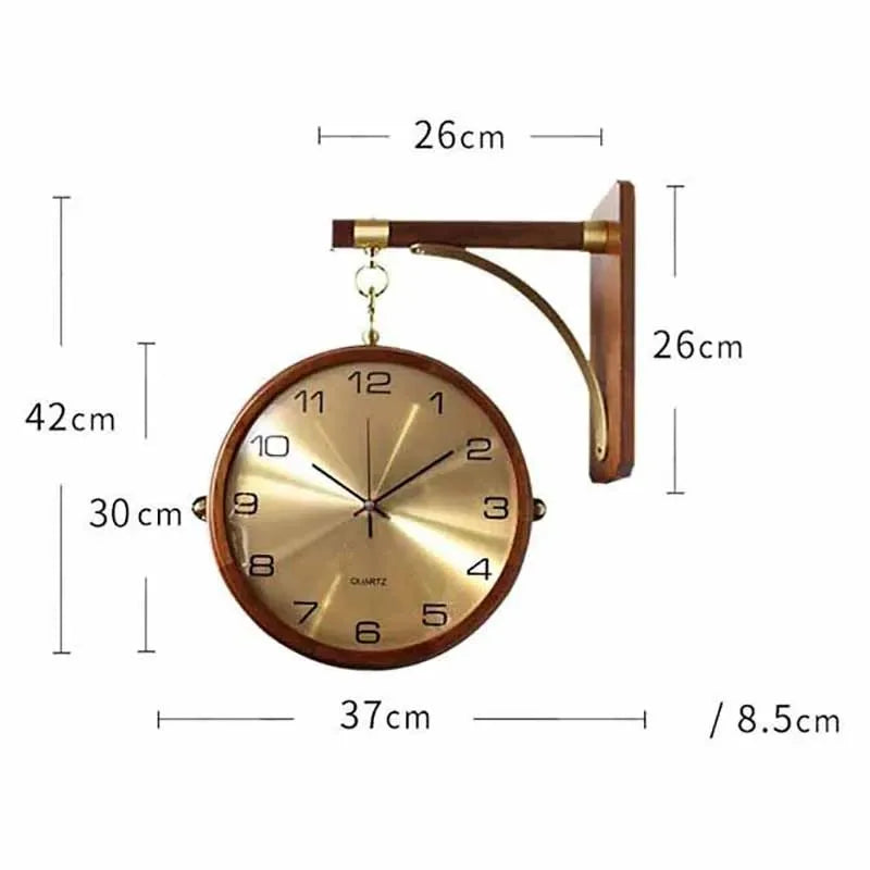 Horloge murale double face vue de côté en bois