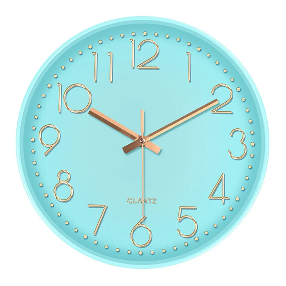 horloge murale cadre doré aiguilles noires numéros blancs moderne chambre coucher