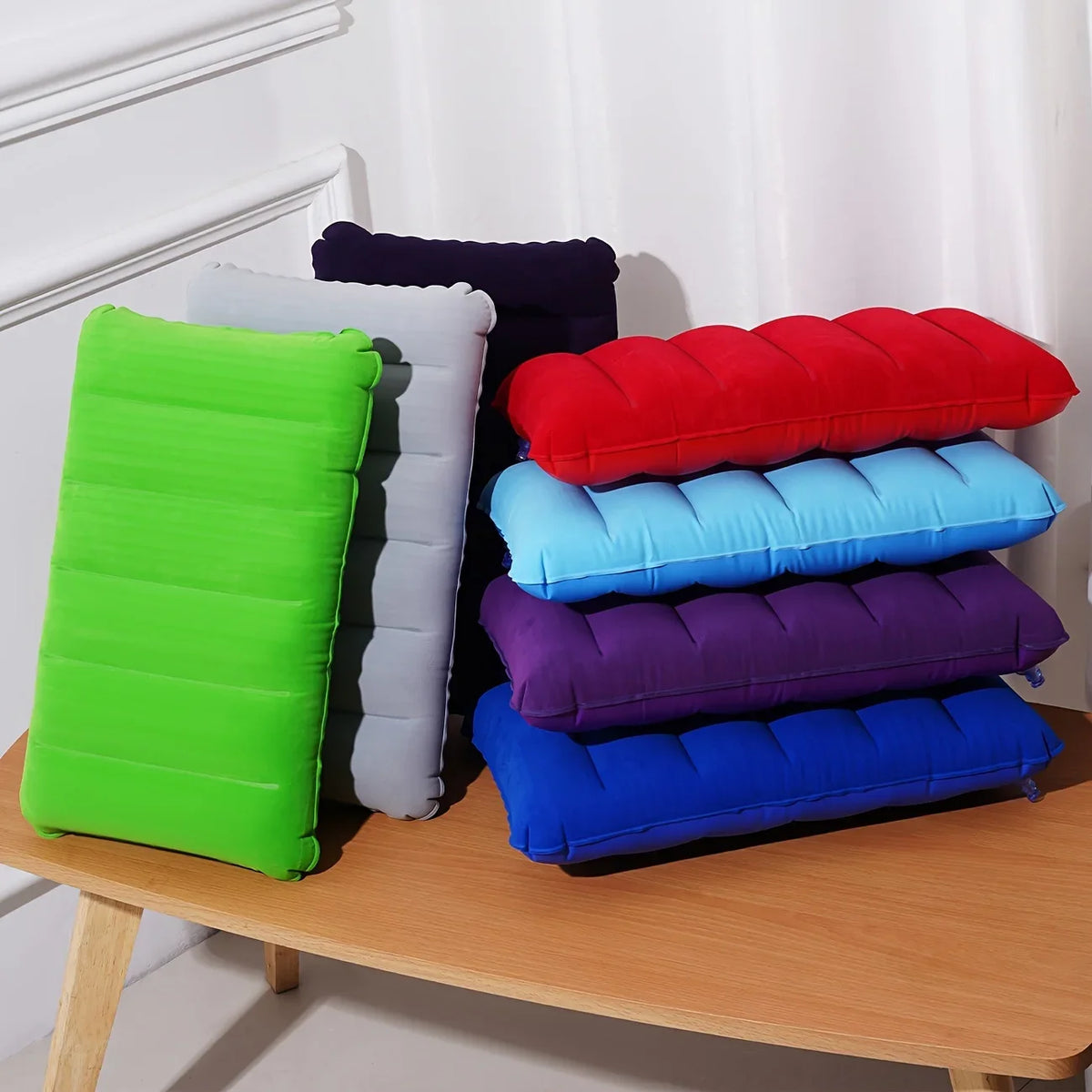 oreiller gonflable moderne couleurs variées vert gris bleu rouge violet texture douce