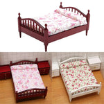 meubles miniature maison poupée lit table chevet bois classique blanc marron tissu floral tiroirs