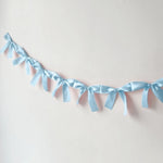 guirlande décoration chambre enfant rose pâle blanc beige dentelle satin romantique occasion fête