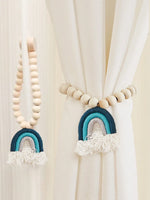 rideau boho chic arc ciel blanc pompons fenêtre maison hospitalité