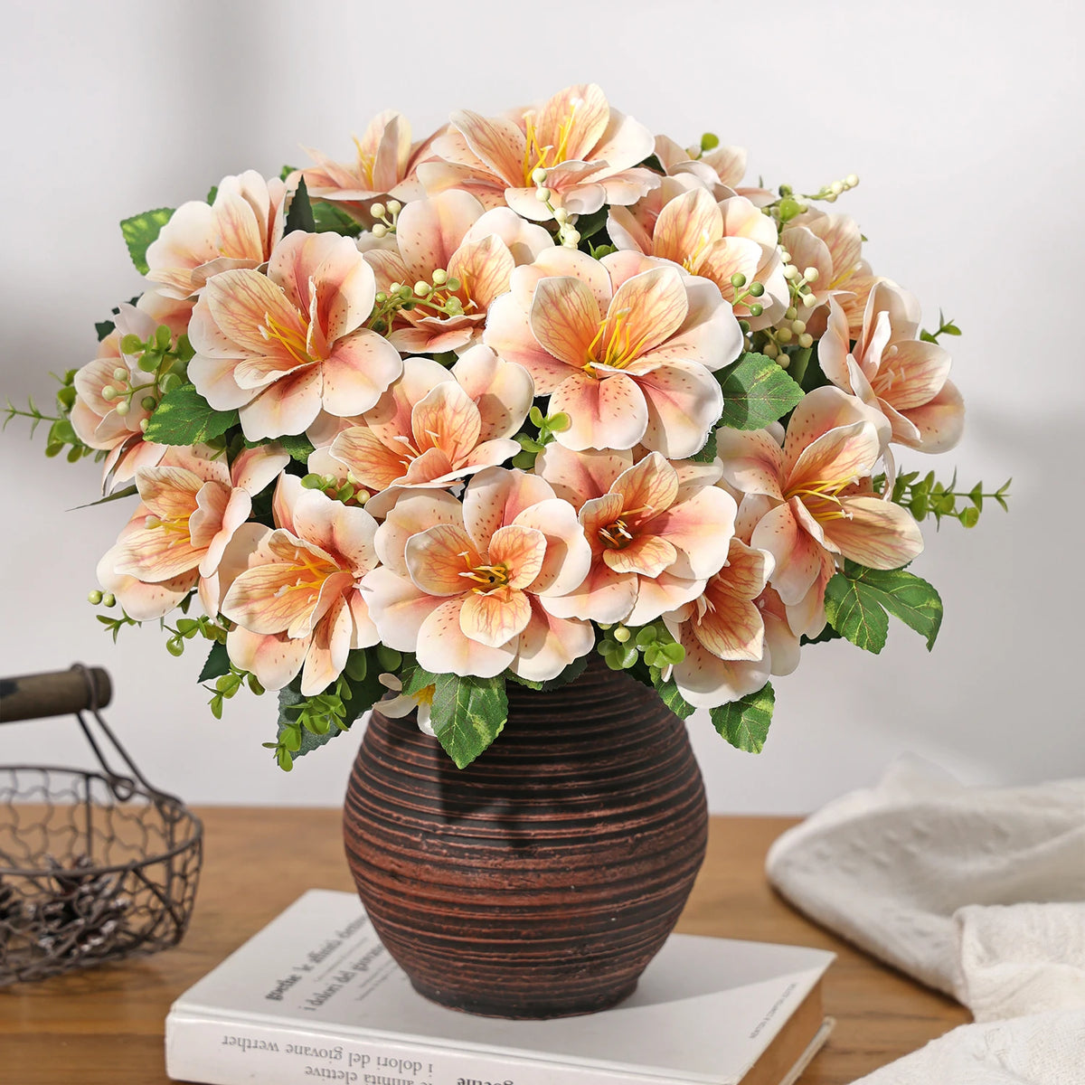 décoration intérieure bouquet fleurs artificielles azalea moderne élégant rose blanc bleu violet