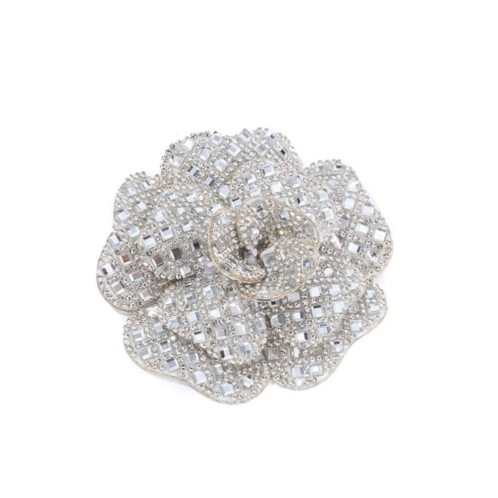 broches fleurs relief strass couleur bleue rose marron adhésif élégantes vêtements accessoires mode classiques