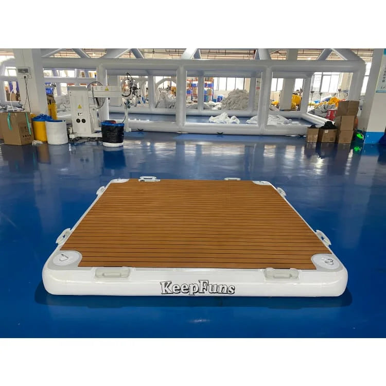 plateforme flottante imitation bois blanc marron yoga piscine nautique activités aquatiques moderne détente