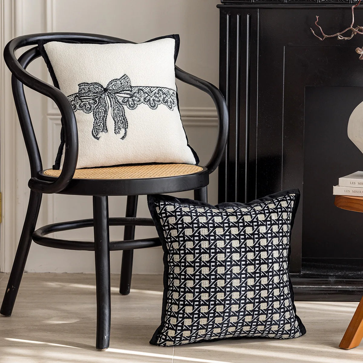 taies d'oreillers élégantes polyester chenille motif dentelle 45x45cm blanc noir decoration maison hospitalière
