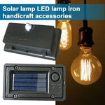 lanterne solaire led panneau texturé boîtier plastique noir ampoule orangée industriel fixations visiblesextérieur