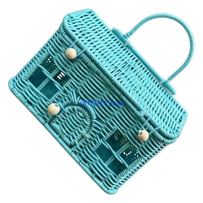 panier tressé rose bleu turquoise rangement maisonnette fenêtres porte réutilisable articles divers déco original