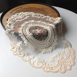 serviette table vintage broderie florale dentelle beige clair classique romantique respectueux environnement table élégante