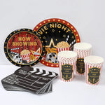 décoration anniversaire thème cinéma assiettes jetables serviettes gobelets nappe guirlande popcorn rouge noir doré