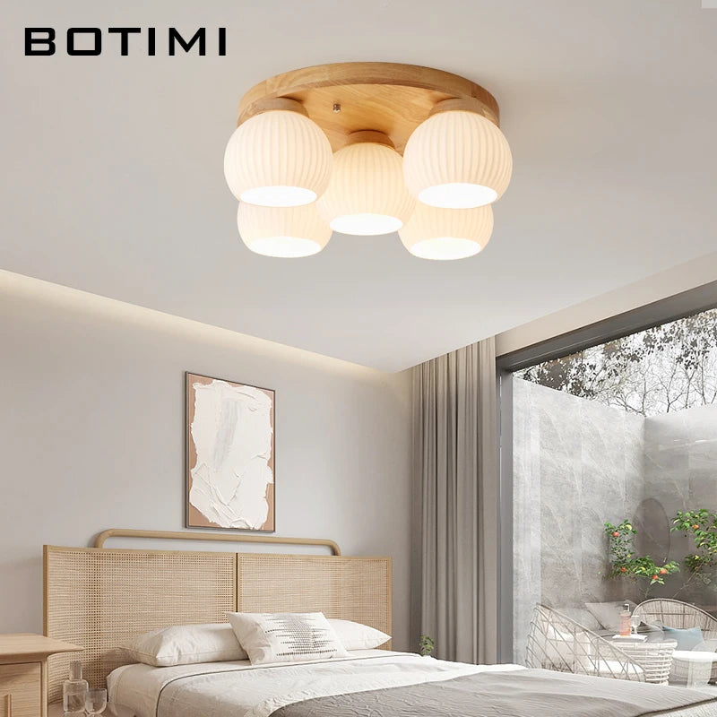 lampe moderne bois blanc abat jour verre motifs plissés éclairage chambre coucher