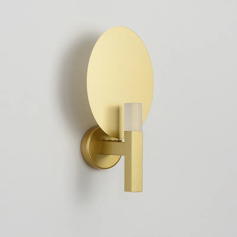 applique murale moderne or noir ampoule led finition mate éclairage quotidien minimaliste chambre salon