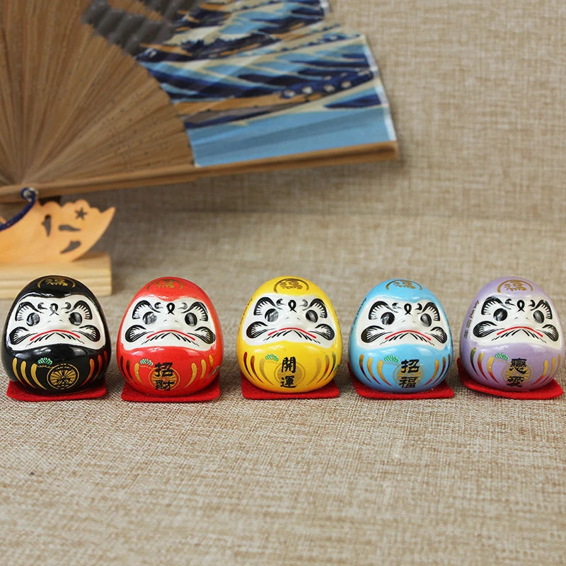 dolls japonaises traditionnelles artisanales couleurs vives yeux sourire symboles chinois ornement maison