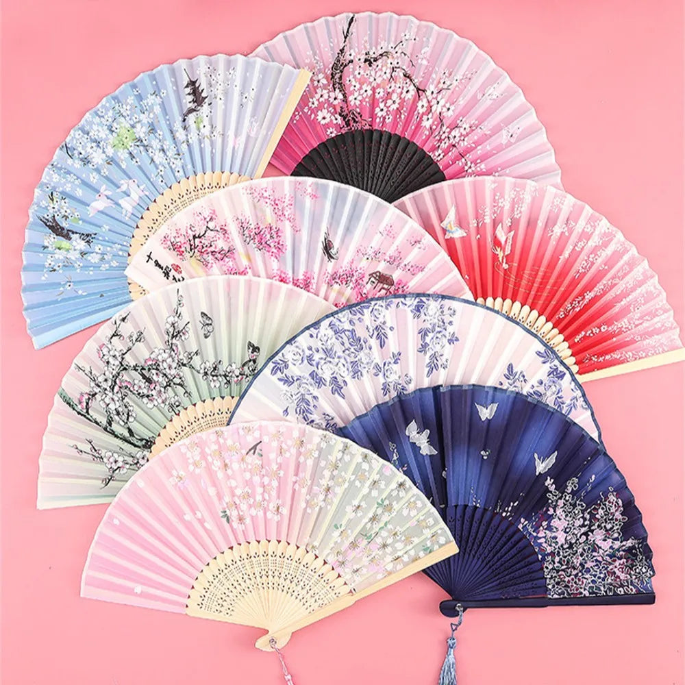 éventails pliants fleurs cerisier papillons paysages tissus naturels pompons traditionnels japonais