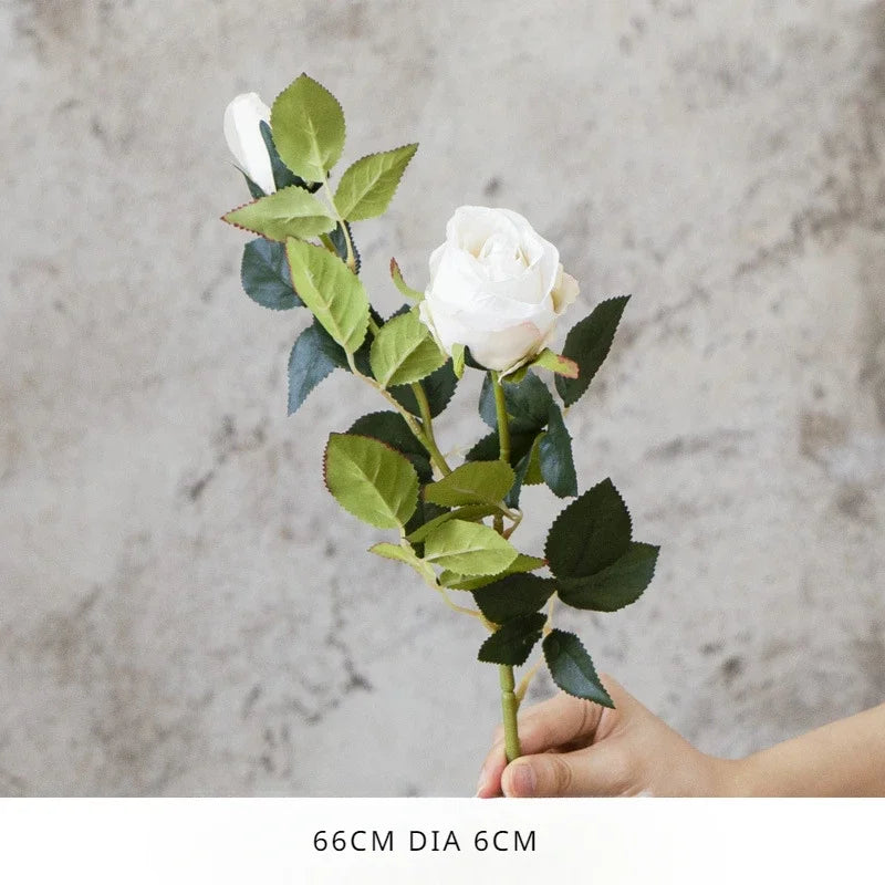 décoration maison bouquet fleurs artificielles roses ouvertes feuilles vertes réaliste anniversaire mariageintérieur