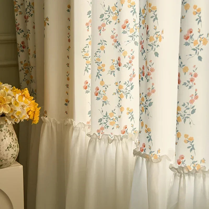 rideaux vintage fleurs blanc rouge jaune vert translucides pliés polyester salon chambre