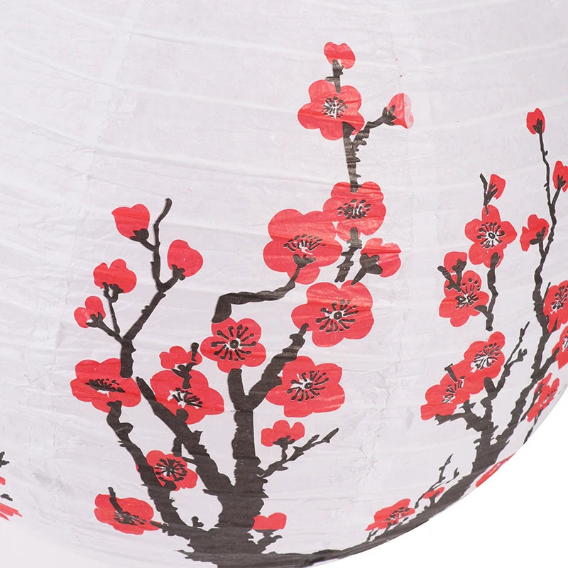 lanternes japonaises rondes traditionnelles motifs floraux semi transparentes suspension anneaux métalliques blanc rouge noirbranches