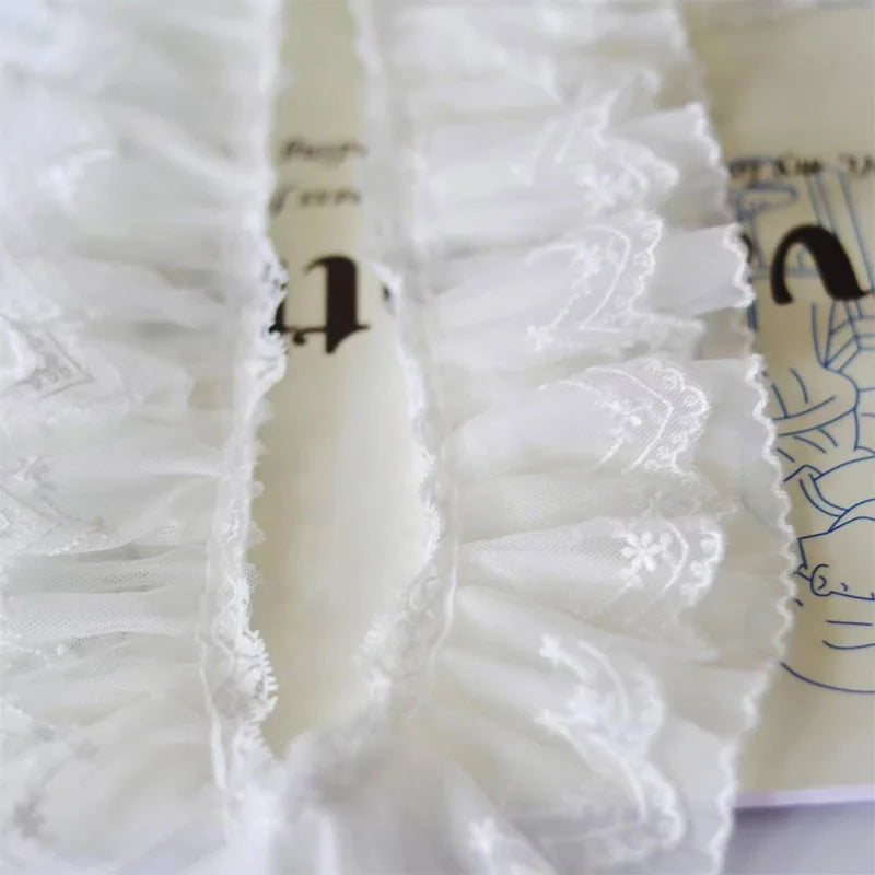 dentelle fine blanche motifs floraux vintage romantique 8cm large bordure frangée vêtement couture projet