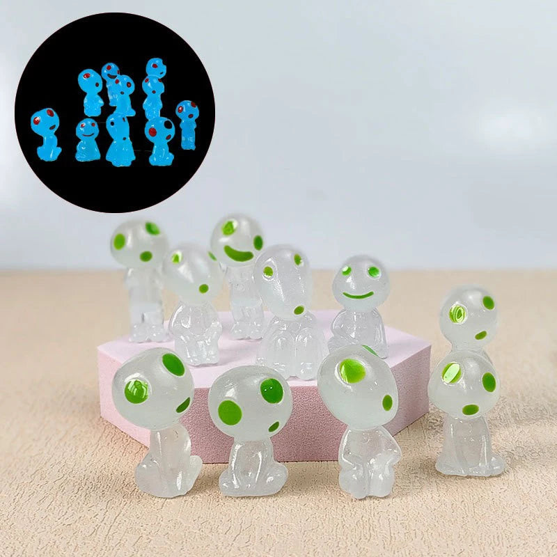 décoration intérieure moderne figurines transparentes bleues vertes yeux sourires adhésives différentes tailles opalescentes minimalistes