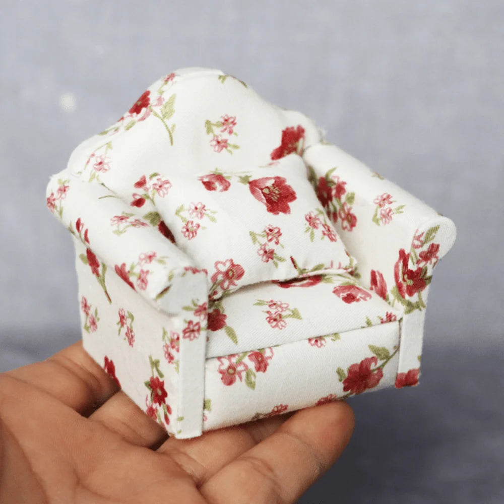 fauteuil miniature fleurs classique blanc rouge vert salon décoration meubles bois ornement chambre