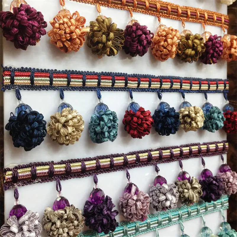 rideau decoratif galon pompons tressé texturé multicolore suspension maison festive traditionnel