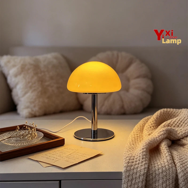 lampe table moderne blanc jaune orange vert opacité base plate prise usb cable alimentation