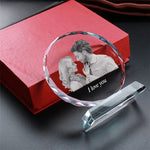 Cadre cristal rond dans un salon moderne
