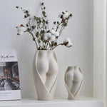 vases céramique modernes blancs fleurs séchées décoration table salon humains stylisés minimaliste