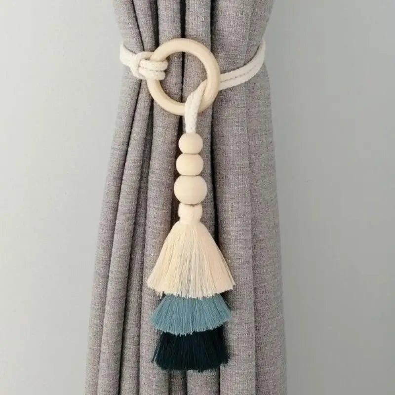 rubans fenêtre boho chic pompons gradation couleurs anneaux bois beige marronclair tissé