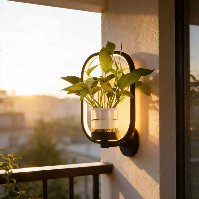 lampe murale moderne minimaliste noire blanche plante pot plastique transparent chambre salon entrée