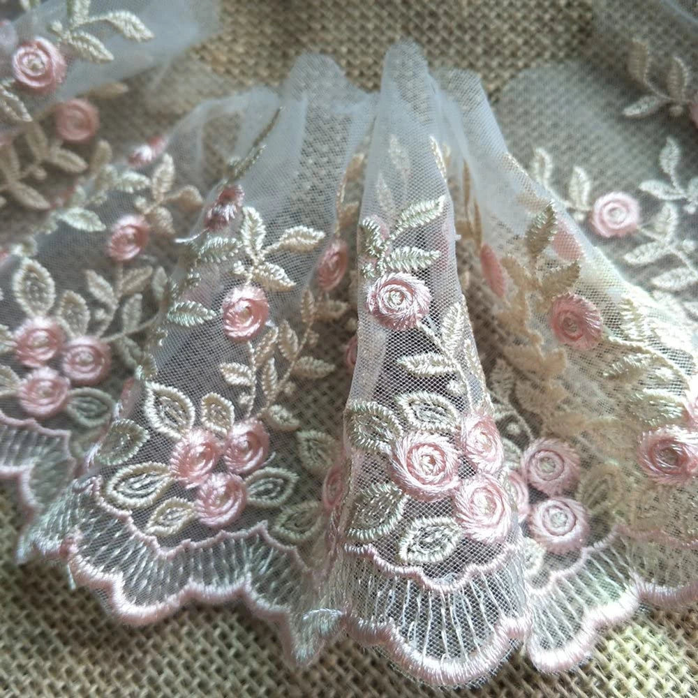 ruban dentelle fleurs roses feuilles vertes motifs floraux classique beige rose clair vert opacité