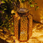 lanterne solaire dorée ornements ajourés artisanale extérieure projection capteur interrupteur étanche métal blanc chaud