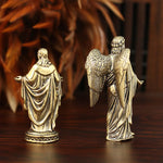 statues religieuses dorées texture métallique classique détails sculptés ailes motifs textiles ornement décoratif