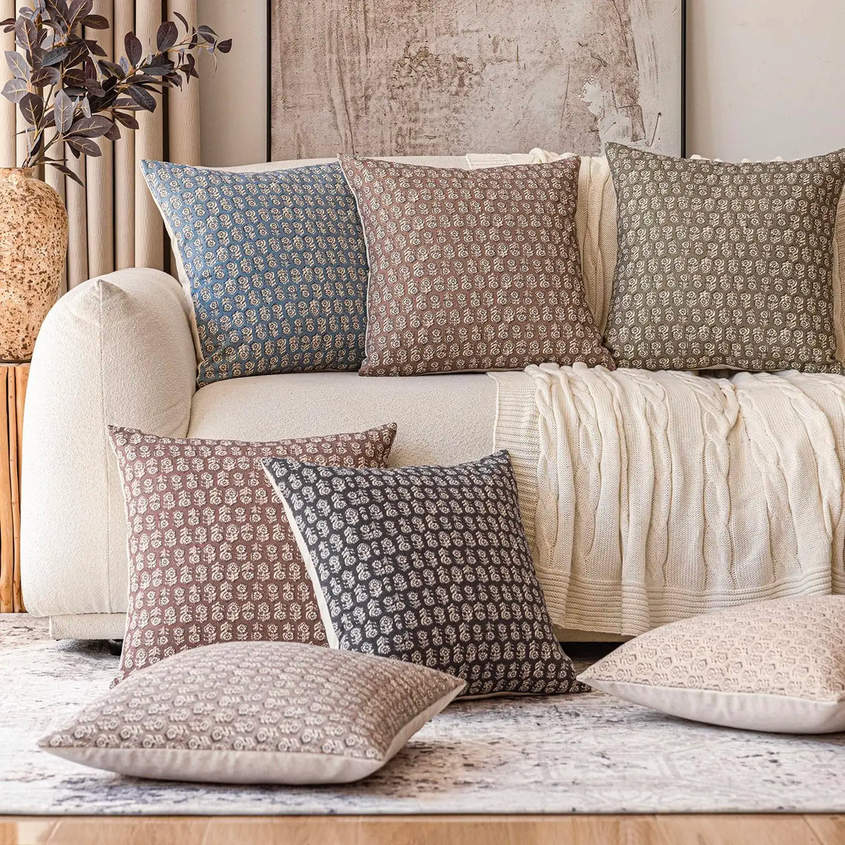 housse coussin décorative imprimé floral beige moderne canapé salon maison intérieur
